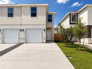 Building Photo - 1831 Port Louisiana Dr