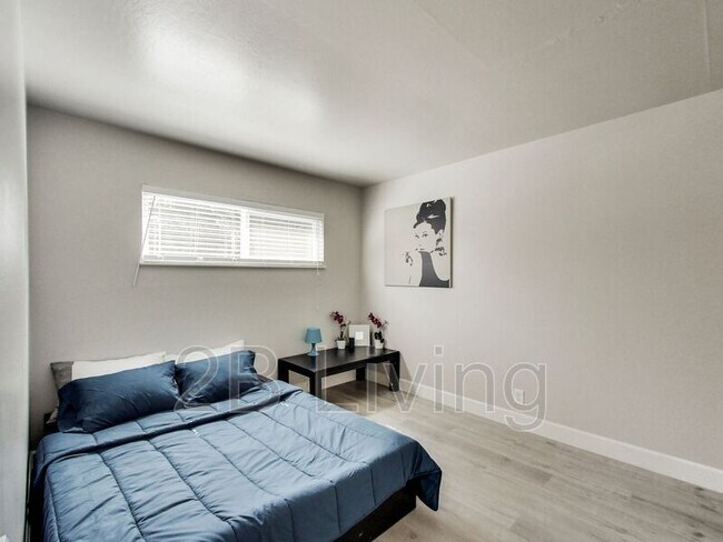 Foto del edificio - 1830 6th Ave