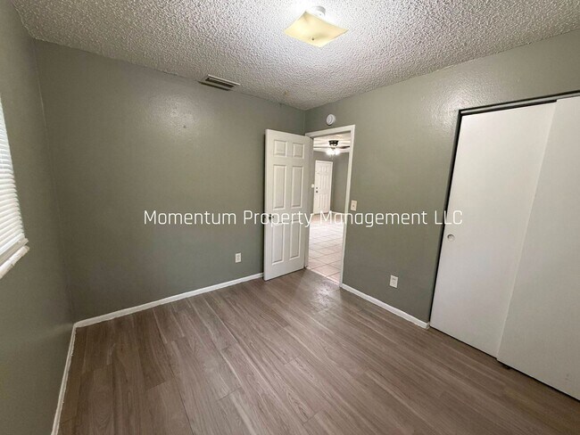 Foto del edificio - 10401 N 11th St