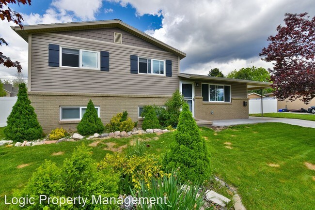 Foto del edificio - 3 br, 2 bath House - 1341 E. Mariposa Ave.