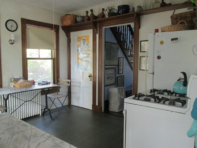 Building Photo - 58 School St