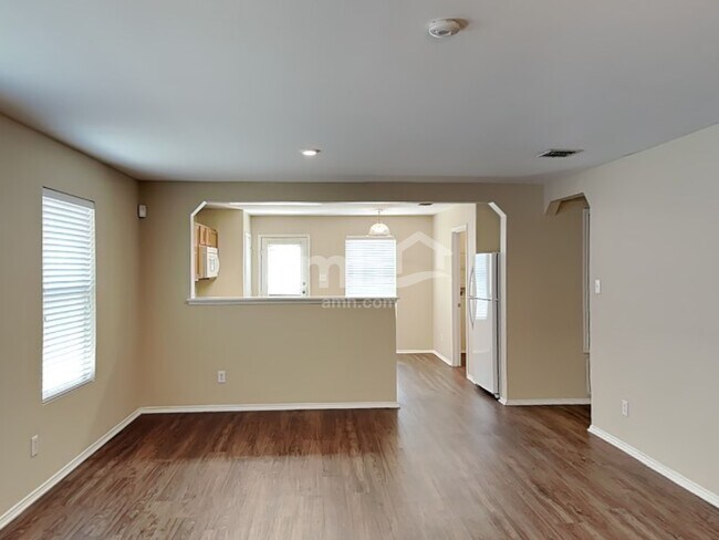 Building Photo - 7915 Oak Pointe