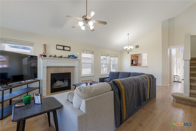 Building Photo - 4407 Golden Gate Dr