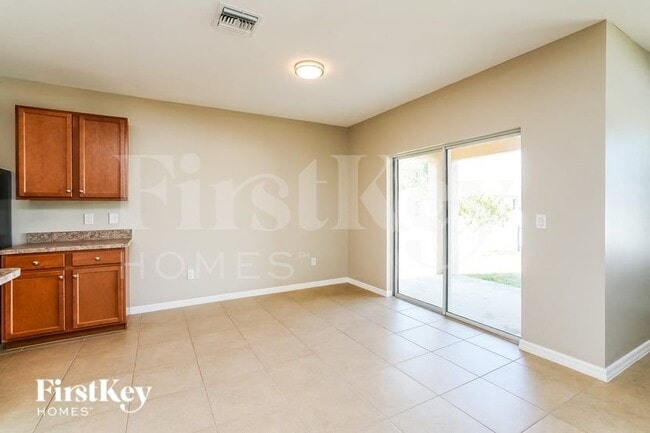 Building Photo - 1402 NW Juanita Pl