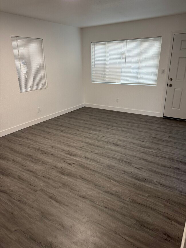 Foto del edificio - 581 W 16th St