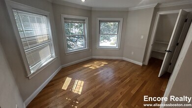 Building Photo - 62 Gordon St