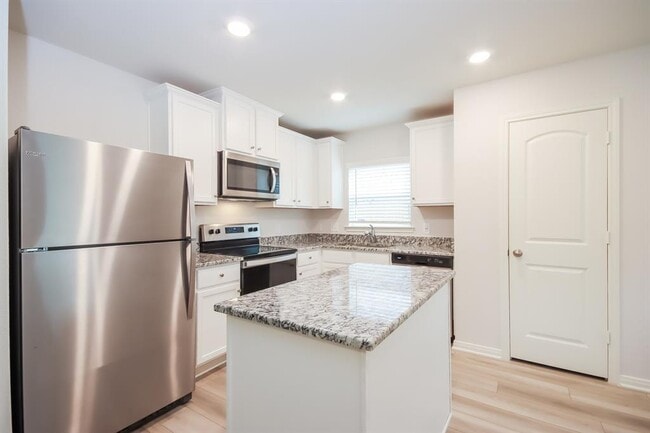 Building Photo - 10414 Sweetwater Creek Dr