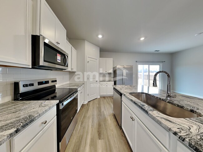 Building Photo - 3240 Emberly Dr