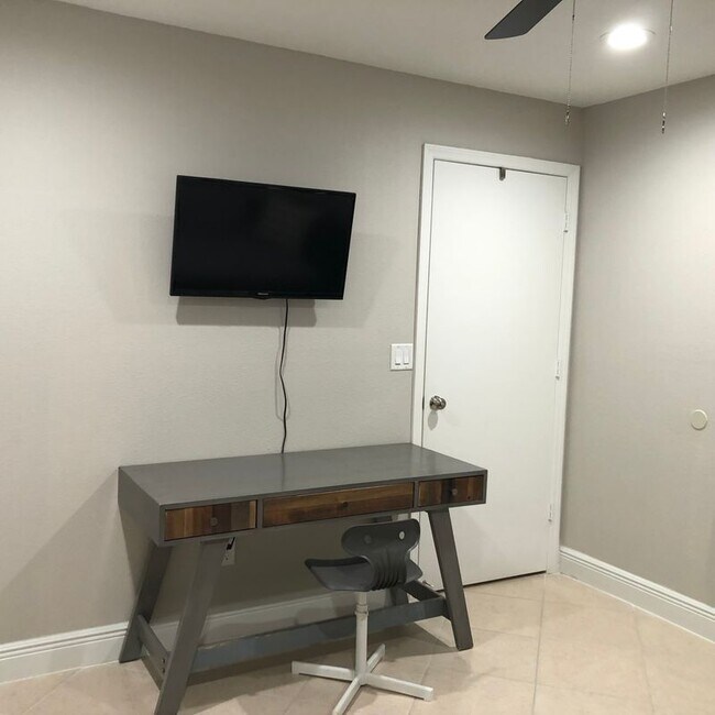Foto del edificio - 744 Palmer Ct