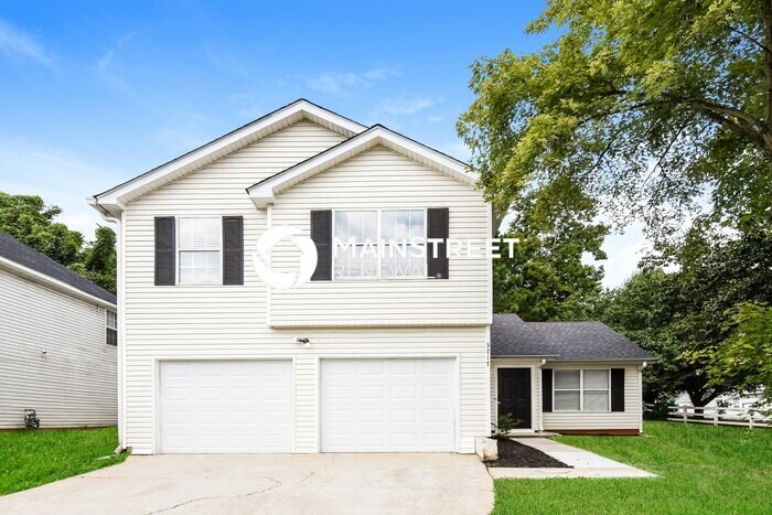 Foto principal - 3 Bedroom Pet-Friendly Home in DECATUR, GA...