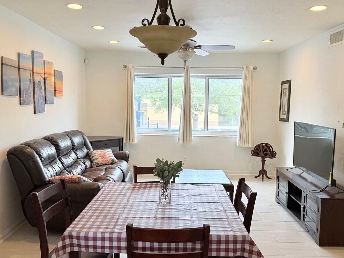 Photo - 1001 SE 16th St (Fort Lauderdale, FL)