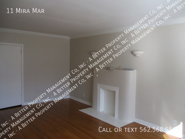 Building Photo - Lower ART DECO 1 Bed w/Onsite Laundry.  Ga...