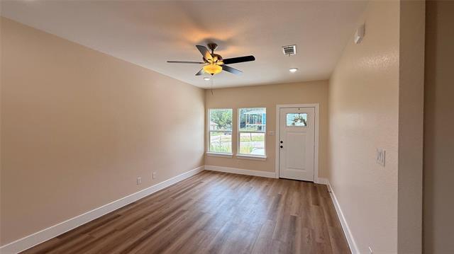 Building Photo - 2619 Creekview Dr