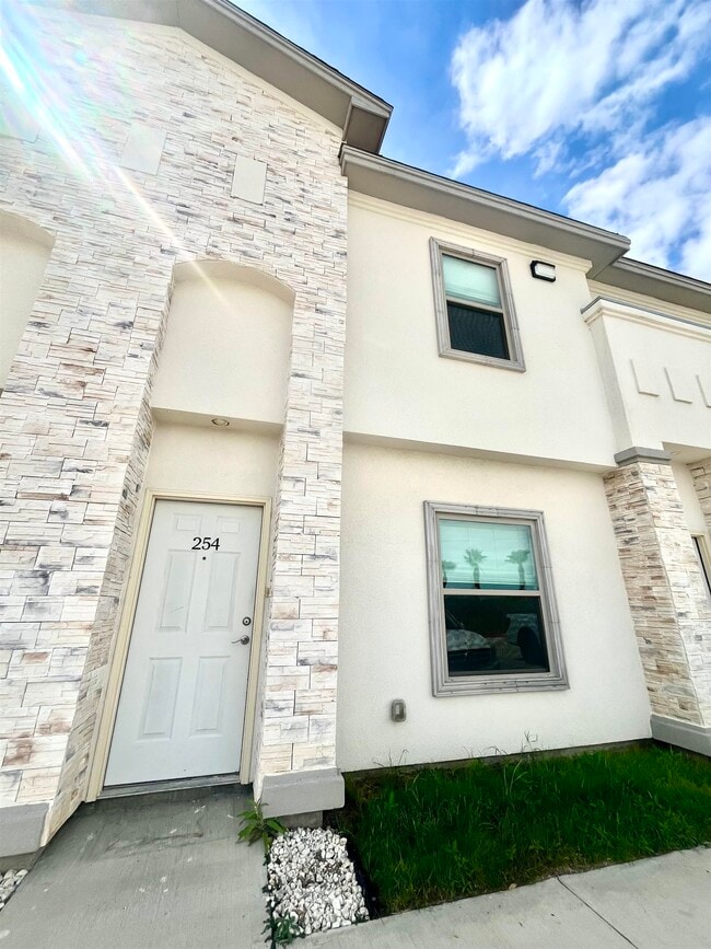 Building Photo - 7615 Laguna Del Mar Ct