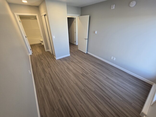 Building Photo - 420 Chrislind St