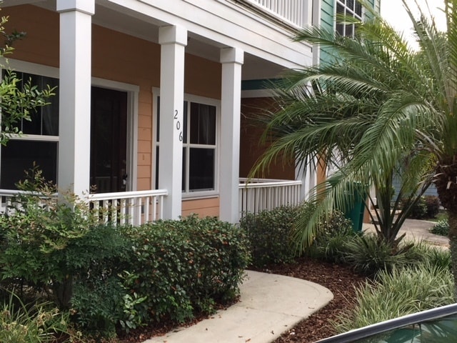 Building Photo - Unique Town Home in Mt Dora the City of Fe...