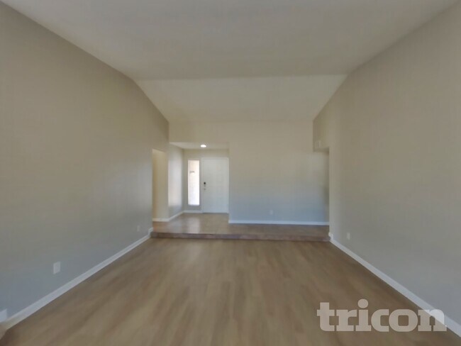 Foto del edificio - 10044 W Highland Ave