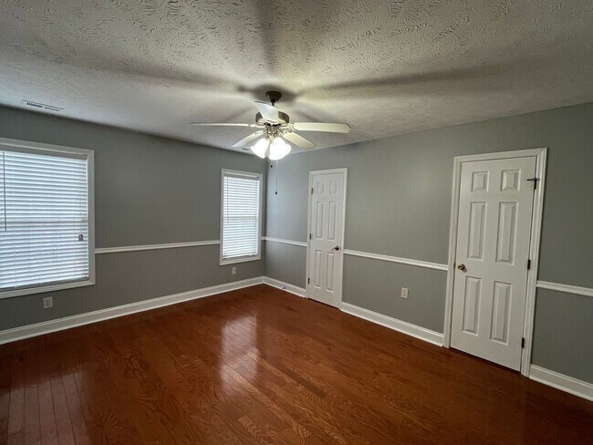 Foto del edificio - Charming 3 Bed, 2 Bath Plus Bonus Room in ...