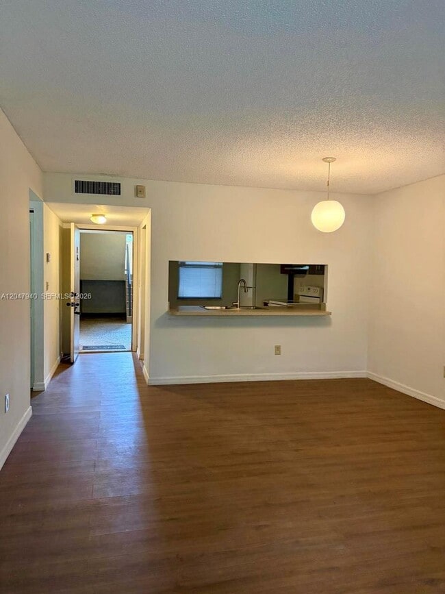 Foto del edificio - 100 NW 76th Ave