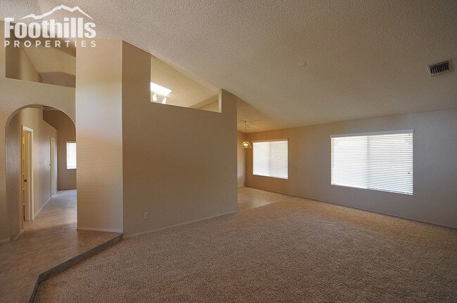 Building Photo - 11500 N Lone Mountain Pl