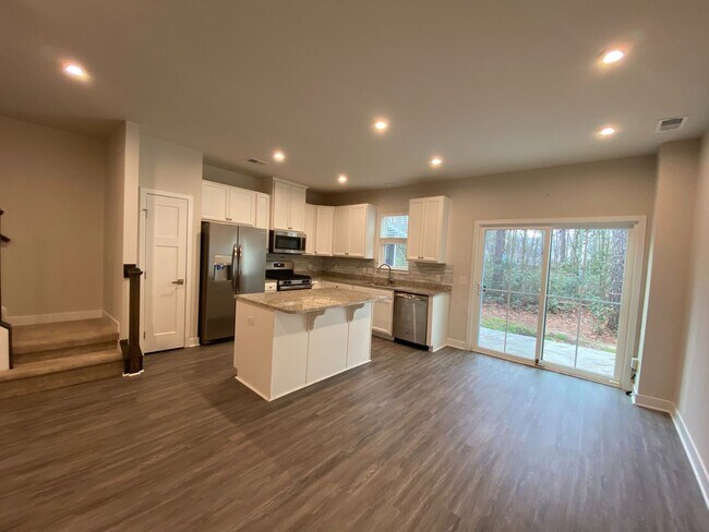 Building Photo - Palmetto Row Townhome with garage!