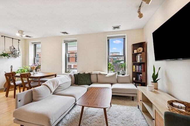 Building Photo - 44 Grove St