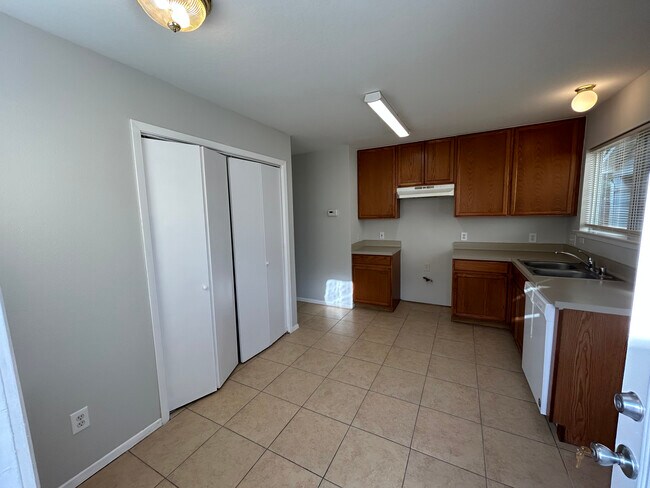 Building Photo - 6243 Lone Prairie Way