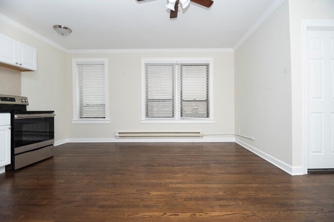 Building Photo - 3346 N Marshfield Ave