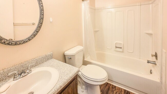 Foto del edificio - 1001 Flanders Ln NW