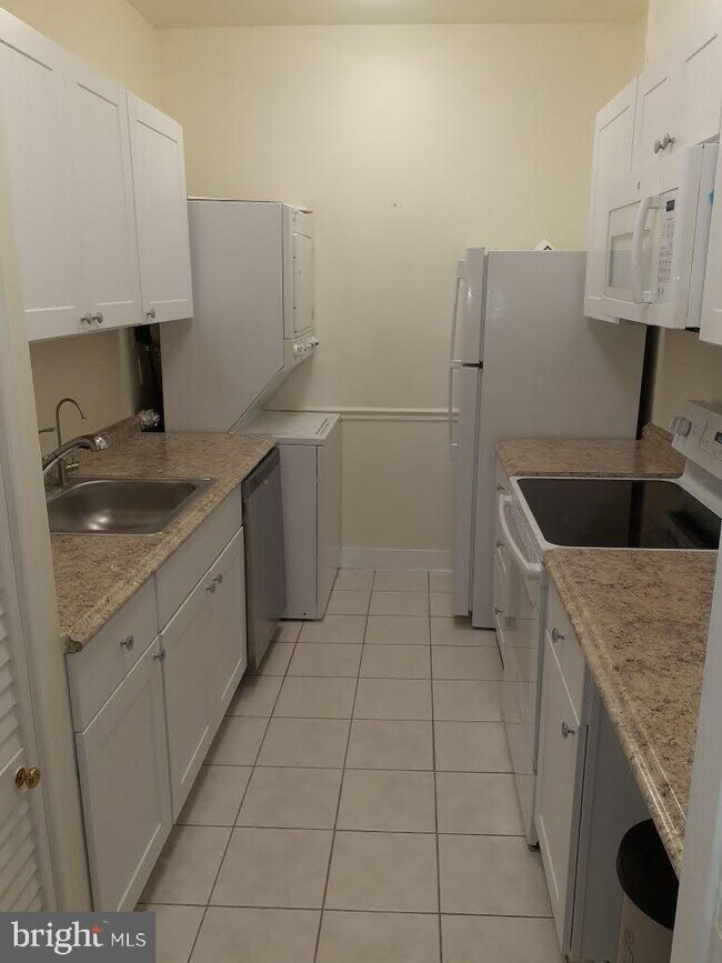 Foto del edificio - 5911 Edsall Rd