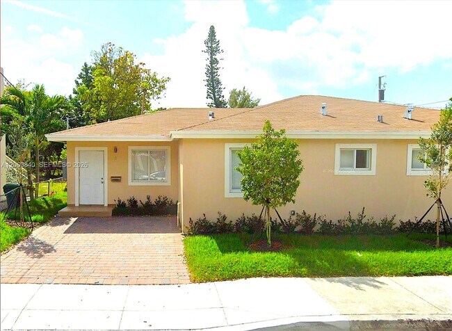 Foto del edificio - 4643 NW 15th Ct