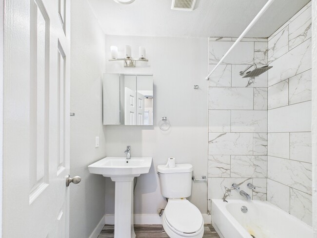 Building Photo - 605 Enid St