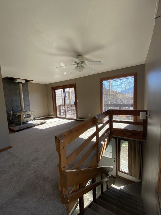 Foto del edificio - Private end unit 2 bedroom/1.75 bathrooms, pet friendly