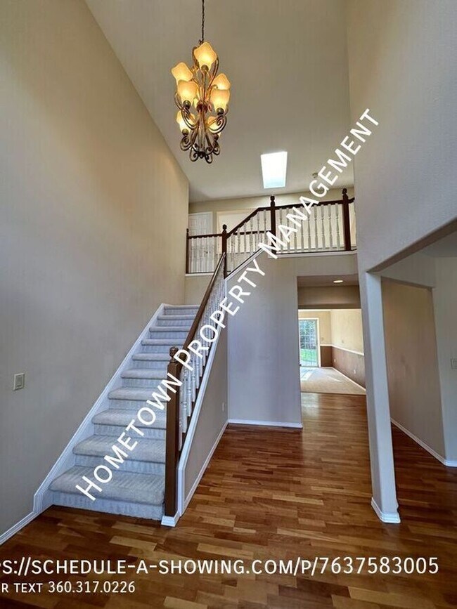 Building Photo - Stunning 3 Bedroom, 3 Bath Home in Newcast...