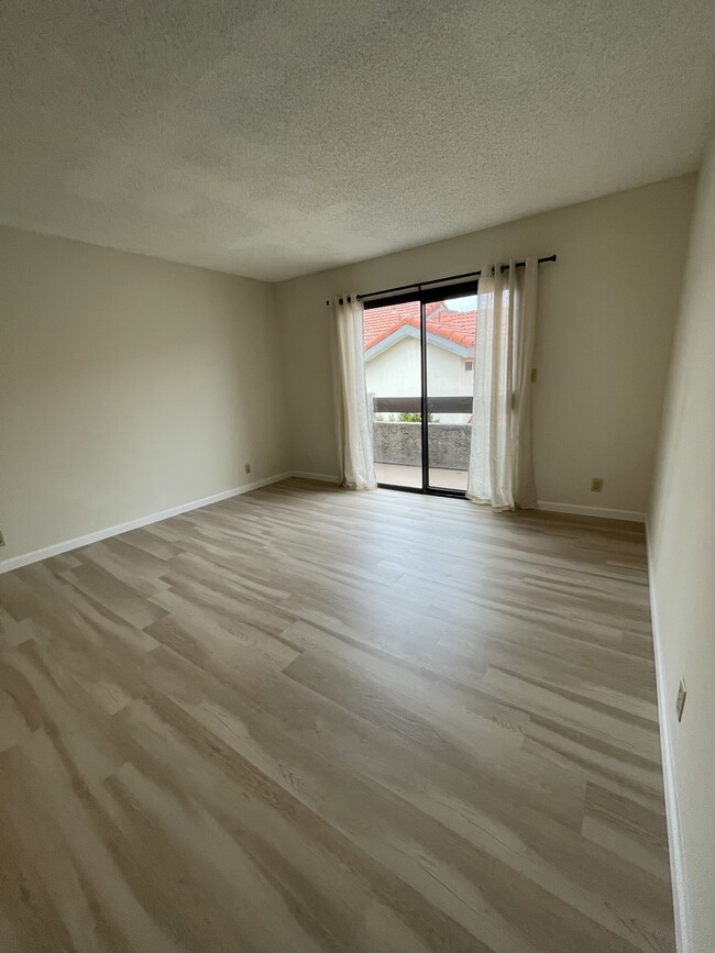 master bedroom with balcony - 218 N Marguerita Ave