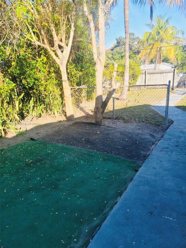 Foto del edificio - 842 NW 107th St