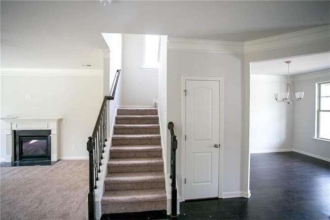 Building Photo - 2445 Overlook Ave