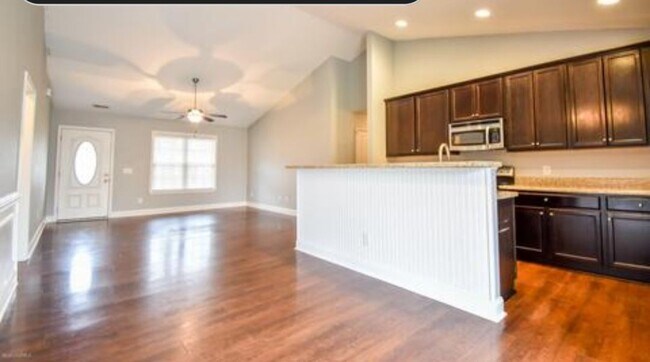 Building Photo - 212 Riverstone Ct