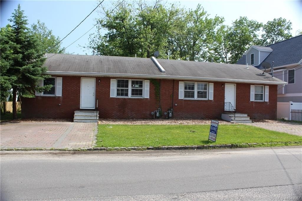Primary Photo - 438 E Lakewood Ave