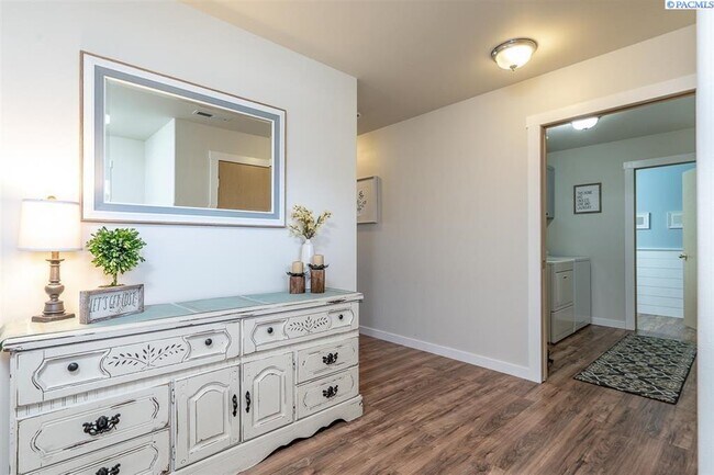 Foto del edificio - South Richland Townhouse