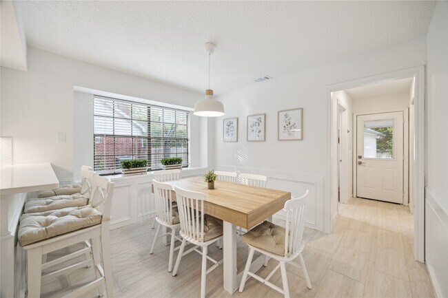 Foto del edificio - 89 Towering Pines Dr