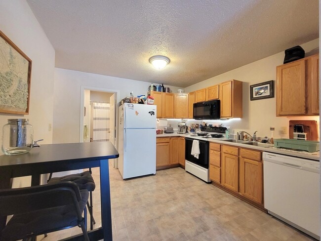 Foto del edificio - 128 Hoffman Dr