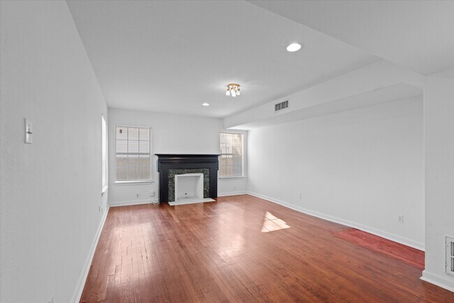Foto del edificio - 3430 Rosedale St