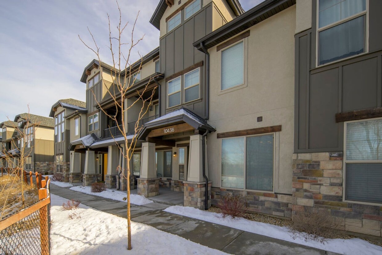 Stunning Townhouse In Excellent Location! Townhome Rentals in Sandy UT