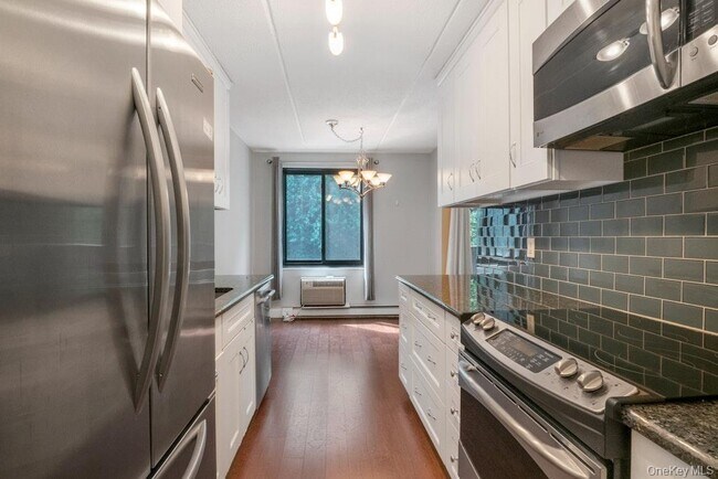 Foto del edificio - 128 Colonial Pkwy