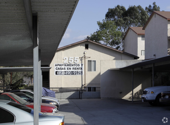 Foto del edificio - Juniper Court Apartments