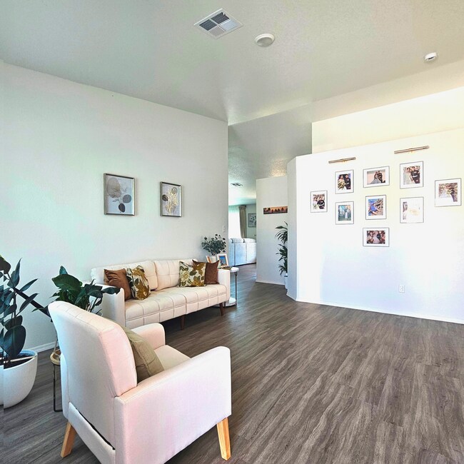 Building Photo - Gorgeous home available for rent with Solar!