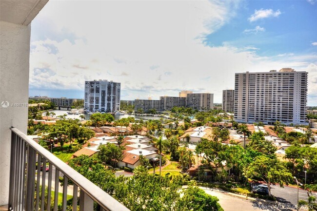 Foto del edificio - 400 Leslie Dr