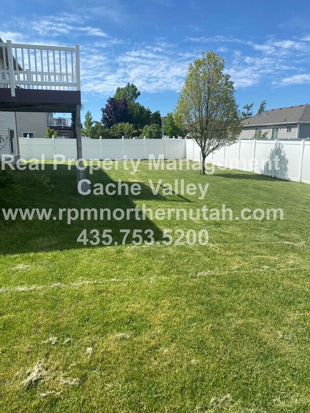 Foto del edificio - Adorable 5 Bedroom House Available in June!