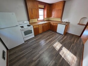 Building Photo - 513 Putnam Dr